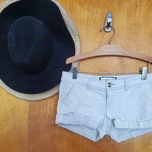 Abercrombie Cream Cuffed Shorts